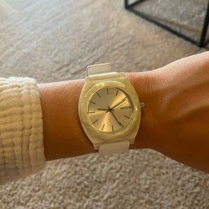 Nixon time teller watch